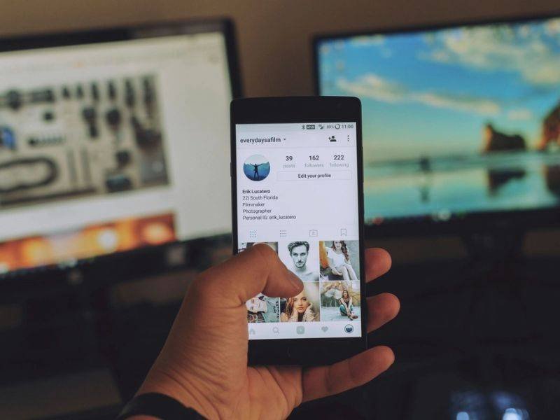 Planning social posts on a smartphone
